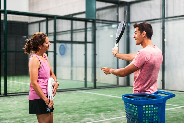 I nostri corsi di padel sono aperti a tutti.