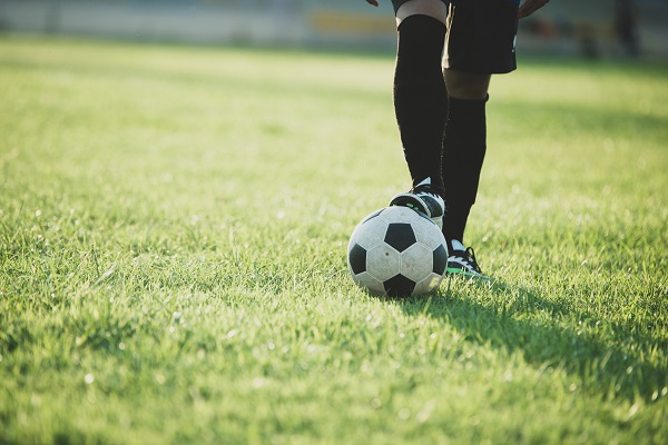 Giocatore di calcio a 7 in campo.